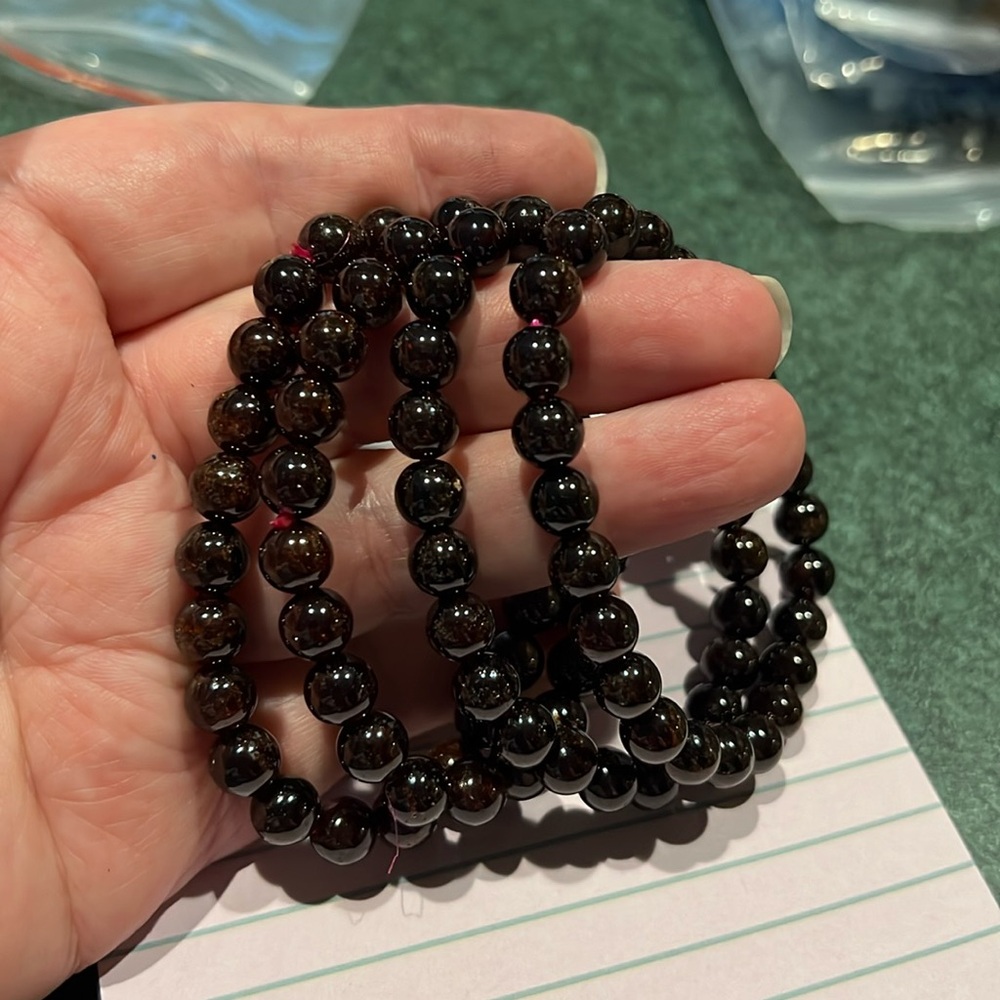 Garnet (one) 6-7mm stone